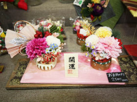 スタッフ作の寄せ植えたちの紹介